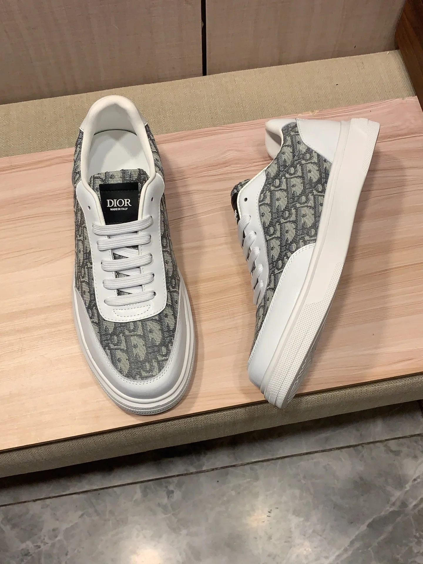 Men's men's shoes💰420💰💰🎩🎩[Lightning][Lightning] "Dior DIOR*" The latest • popular casual shoes, top brand [seduce] luxury ~ purchasing agency, top ~ quality. [Strong] The upper is made of imported breathable cowhide with material ➕ breathable sheepskin feet (•) and fine workmanship. The original stylish and stylish soft rubber wear-resistant and non-slip outsole is light and comfortable on the feet. The real thing looks better when photographed in person. 111: code: 38-44, 3️⃣ colors selected